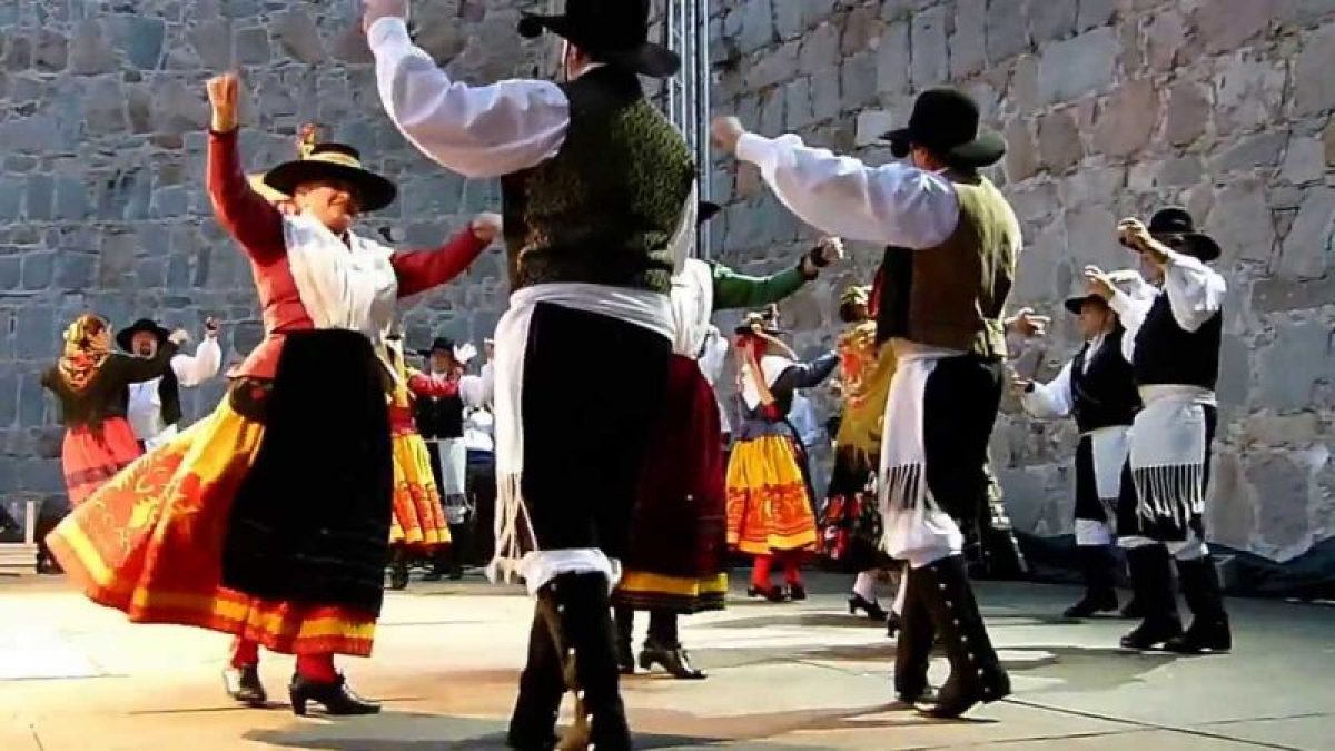 Actuación grupos folklóricos