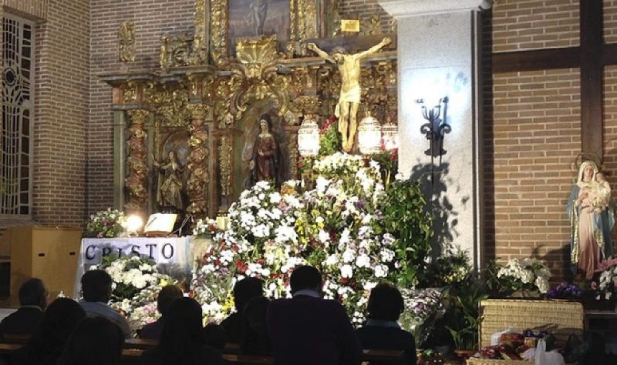 Fiesta de la iluminación y ofrenda