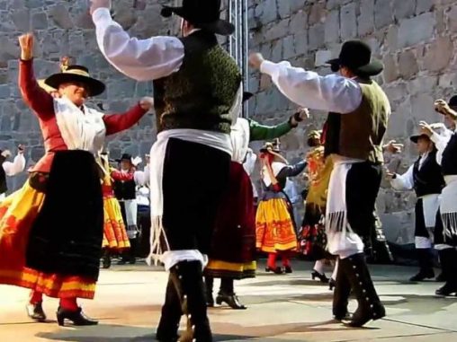 Actuación grupos folklóricos