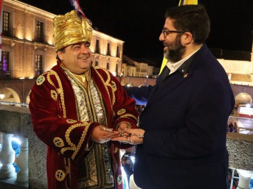 Entrega de llaves de la ciudad al emisario de los Reyes Magos